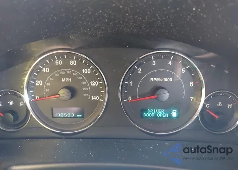 2006 Jeep Commander из США, поврежденный, VIN 1J8HG48N76C131206